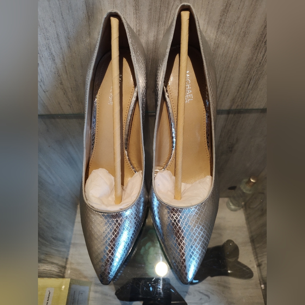 Michael Kors Claire Pump Metalic Silver Snakeskin Embossed Leather Size 7 - Picture 2 of 9
